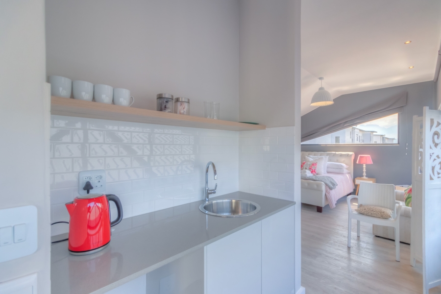 To Let 2 Bedroom Property for Rent in Paardevlei Western Cape